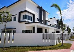 4 Bedroom House for sale in BANDAR KINRARA, Selangor