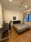 Comfy Middle Room with Free WIFI, Water & LOW Deposit in Shah Alam @ Paramount Utropolis Glenmarie