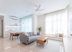 [extra cashback +0downpayment] freehold condo surround with commercial +public transport ]