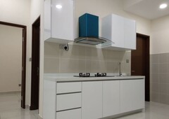 Partially furnish, 2r2b, rent rm2k only!! 5mins to MRT