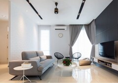 Ready Move In [ Fully Furnished + Freehold Condo ] 2R2B ONLY 460K Near MITEC [ Public Transpot ]