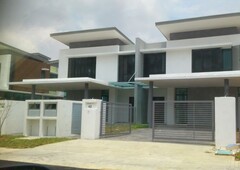 Semi D 45x100 Double Storey !! Freehold Extra Land 48ft