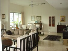 Spacious Apartment right next to US embassy and Singapore embassy: 3 bedroom + 1 study + Helper's room, 4 bathrooms