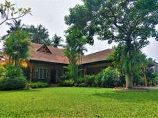 Spacious Bungalow Large Land Garden Private Vip Road