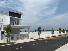 Super Big ConnerLot only RM720K!!! Freehold 2-Storey Individual Title {Limited Unit Super Low Interest !!!}