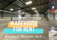 WAREHOUSE WITH RACKING AND 6 LOADING BAYS FOR RENT IN PJ