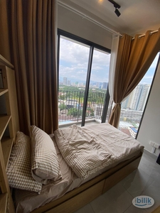 [Female Unit] Looking for a room with a view? This is THE middle room! Single rooms are already booked, so what are you waiting for?!