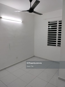 Karen) Double storey house empty unit for rental at sri klebang