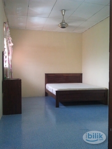 Middle Room at Bandar Kinrara, Puchong