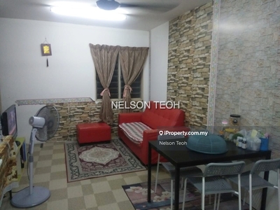 Well maintained, corner unit, basic furnished and reno, free parking