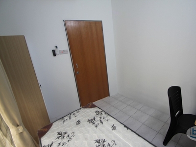 Near LRT Single Bedroom with Window & A/C @ Puchong Prima Double Storey Landed House, near