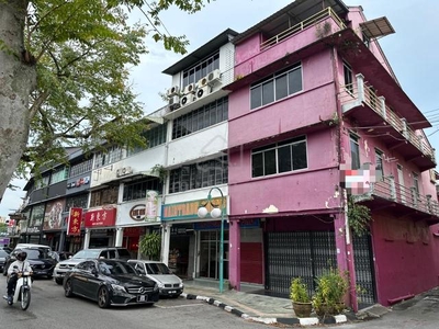 3 Storey Corner Shoplot for Rent Located at Jalan Padungan