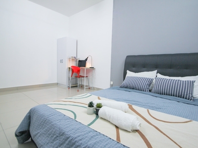 ✨CONVENIENT NO 1 - 5️⃣ Mins to MRT KOTA DAMANSARA✨ Spacious Queen Bed Medium Room at Casa Residenza
