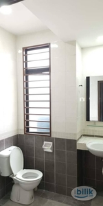 Big medium room attached bathroom next subang airport subang bestari