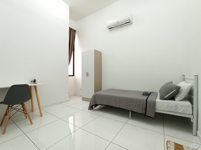 Bukit Indah Cozy Single Aircon Room with Private Bathroom for Rent