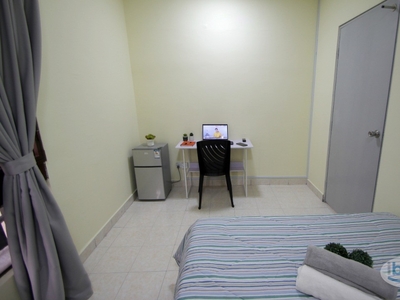 Female Unit Middle Queen bedroom at Palm Spring @ Kota Damansara