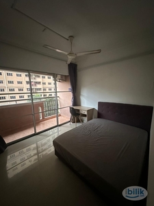Fully Furnished Middle Room With Balcony near Lrt Salak Selatan