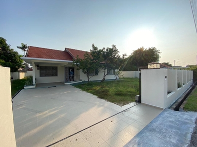 [PARTIAL FURNISHED] Single Storey Bungalow House at Klebang, 7,500 Sqft, Newly Repainted, Strategic Location