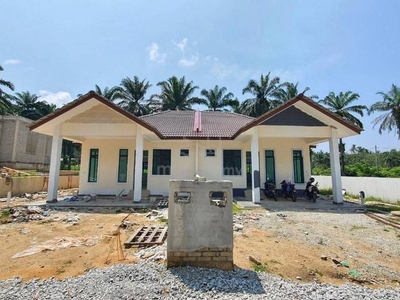 Rumah Semi-D Mampu Milik Berdekatan SK Banggol Saman, Kok Lanas