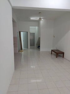 Taman Orkid Flat, Batu 9th Cheras, Selangor, 3r2b Ready to Move In, Near Mrt, Well maintained unit, Groceries shop