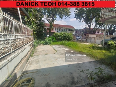 2 Storey Terrace Located in Jalan Jones, Pulau Tikus, Georgetown