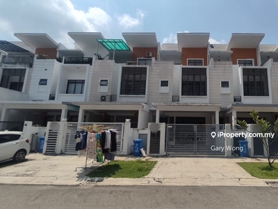 Alam Impian 2.5 Storey 20x75 4r4b Kitchen Cabinet Gated Guarded Rent