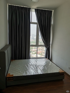 HIGH FLOOR MID ROOM UNIT WITH AIRCON (FEMALE ONLY)