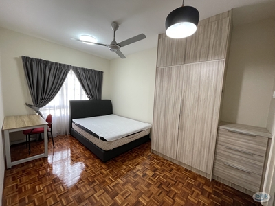 Master Room at Taman Wawasan, Pusat Bandar Puchong