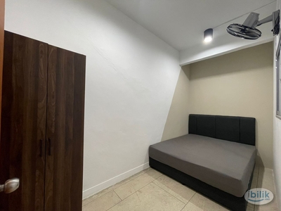 NEW RENOVATED Private Room in JB Town Area (Walking 6 Min To CIQ)