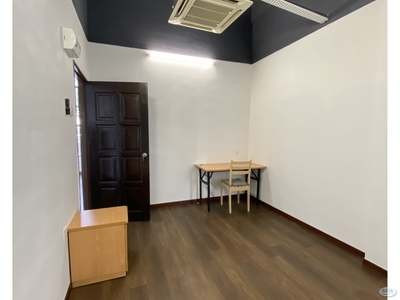 Rooms rent at Desa Pandan, newly renovated and furnish.