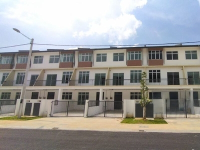 Scientex Kundang 3 Storey Brand New Partly Furnished Link House For Rent