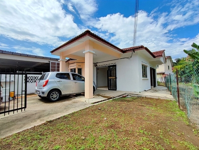 Single Storey End Lot with Extra 26’ Land at the Back Desa Salak Permai Sepang Selangor for Sale