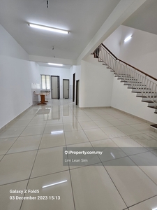 Spacious Double Storey Intermediate House for Rent!