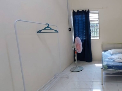Taman Klang Utama room to rent
