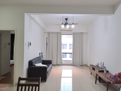 3 rooms unit . Fully furnished, 8 min to MSU, 10 min to Sunway, walking distance to UOW