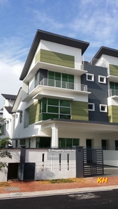 Desa Bayuemas 2.5 Storey Cluster Semi-D End Lot House Klang