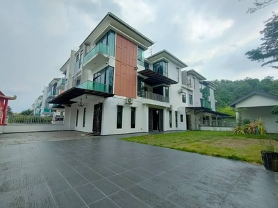 Indah heights 3 storey cluster 4200 sft renovated