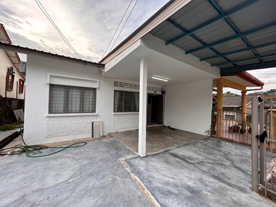 Partially Furnished Single Storey Semi D House FOR RENT Sri Pulai