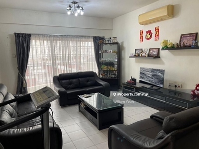 Renovated corner unit with full furnished for Sale