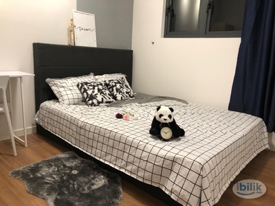 All Chinese With Newly Renovated [5 min MRT ‍♂️] Middle Bedroom [Sunway Velocity ] M Vertica