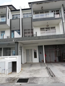 2 Storey Townhouse Upper Unit Furnished For Rent