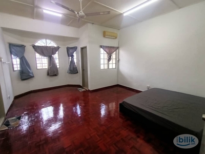 Bandar Puchong Jaya Jalan Tempua Master Bedroom with Attached Bathroom and Balcony