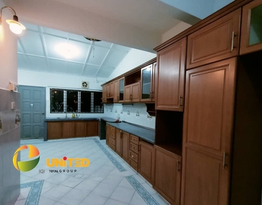 Bandar Puchong Jaya Puchong Double Storey House for Rent Kitchen Cabinet Well Kept