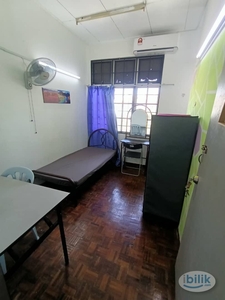 Fully Furnished Middle Room at Sri Petaling attached private bathroom