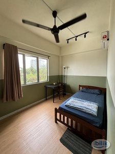 Single Room with Aircon/WIFI + ELECTRIC INCLUDED @ Pangsapuri Ria