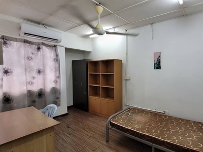 SS15 Landed House Male Unit Aircone Fully Furnished Medium Room