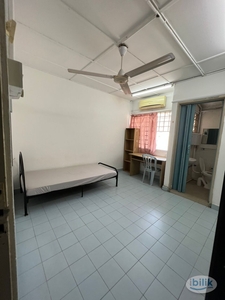SS15 Subang Jaya Male unit Landed House Attached Private Bathroom Fully Furnished Room