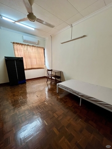 BU7 aircon room fore rent