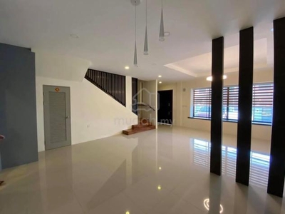 [FOR RENT] Green Gates Double Storey House @StephenYong, Gated Guarded