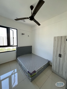[FREE Carpark] Middle Room for Rent @ Golden Triangle 2